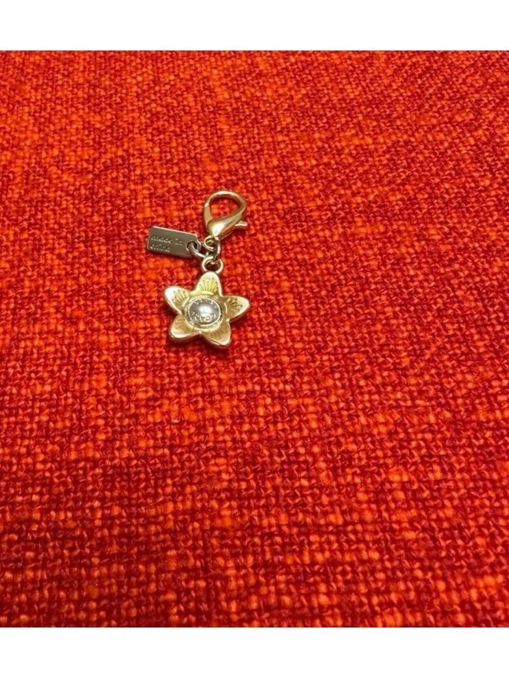 ❤️❤️❤️Coach micro floral charm/silver&gold tone hardware/like new❤️❤️